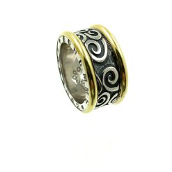 Uit de Bohemme collectie . Zilveren ring met 18 kt goud.