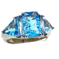 18 kt. witgouden ring met blauwe topaas