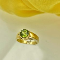 18 kt geelgouden ring met peridot