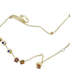 Speels rosé gouden collier met 7 blokjes.