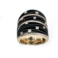 Bijzondere ring uit de Alcoro collectie .Uitgevoerd in zwart staal met 18 kt rosé goud .