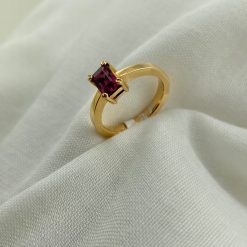 Massieve 18 kt rosé gouden ring met granaat