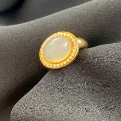 18 kt rosé gouden ring met ‘ n witte maansteen