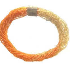 Collier van kleine gefacetteerde carneolen en citrienen.
